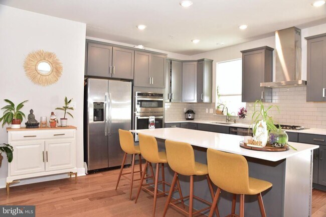 Foto del edificio - 214 Red Leaf Ln