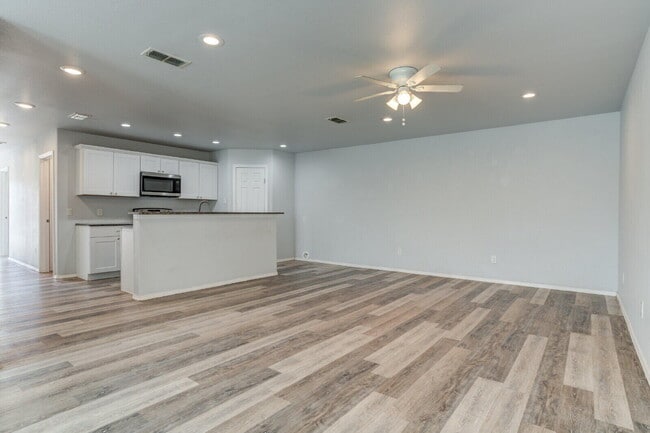 Building Photo - 1101 N Englewood Ave