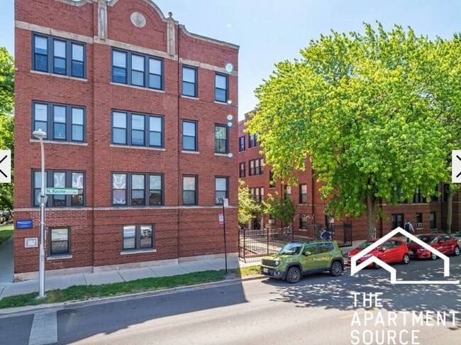 Building Photo - 3521 N Racine Ave