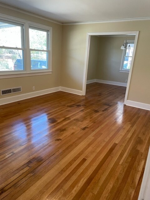 Huge Living Room - 3044 Beechaven Rd