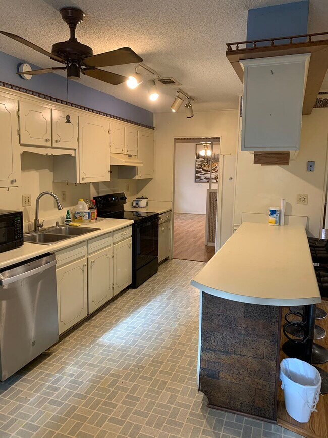 Building Photo - 20187 Pineville Rd