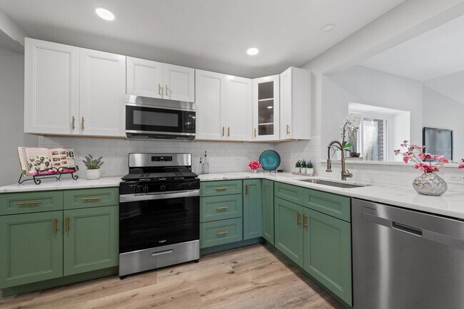 Building Photo - Abington Township Beautiful Rancher in Mea...