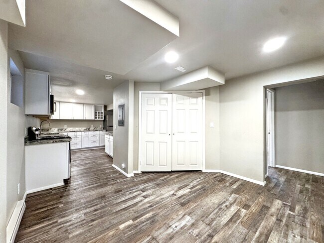 Foto del edificio - 806 Paradise Ln