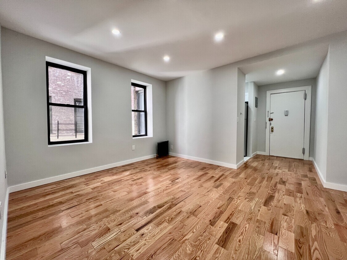 9416 34th Rd Unit A2, Queens, NY 11372 Room for Rent in Queens, NY