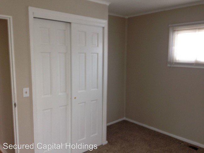 Building Photo - 3 br, 1 bath House - 2625 E. Dorothy Lane