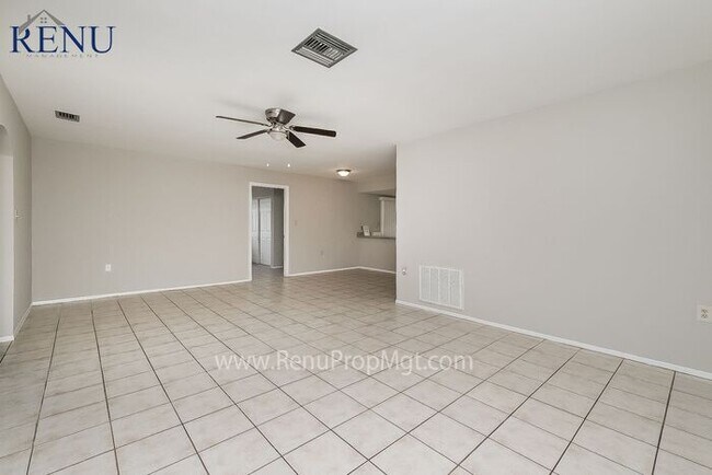 Foto del edificio - Now Available!