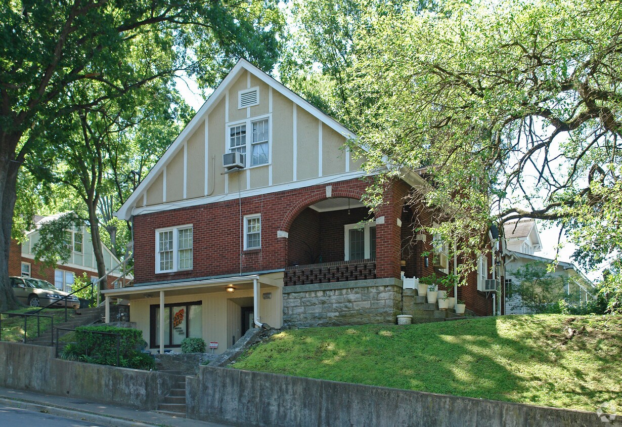Primary Photo - 2000 8th Ave S