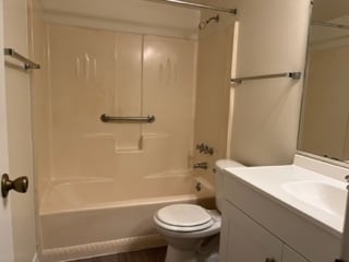 1/1 bathrrom - Creekwood Apartments