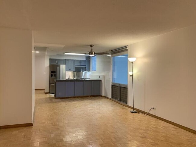 Foto del edificio - 3 Bed/2 Bath/1 Parking - Waikiki - Kitchen...