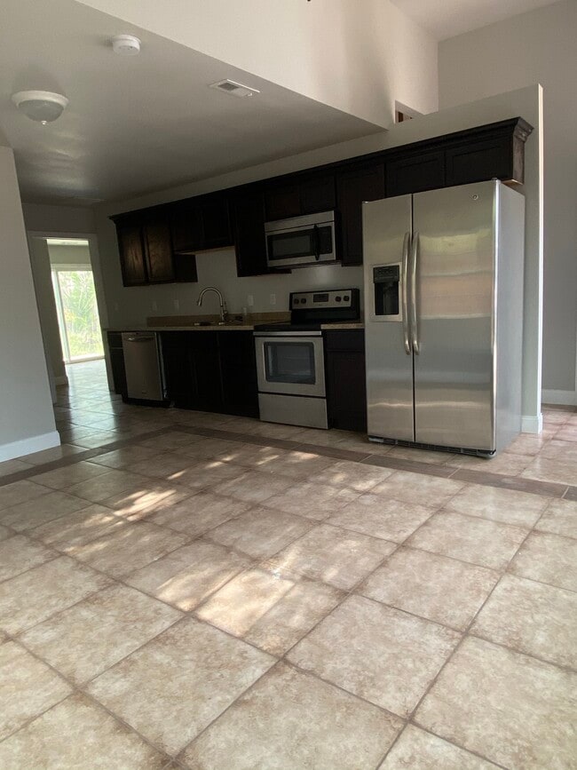 kitchen - 158 Koloiki Ln