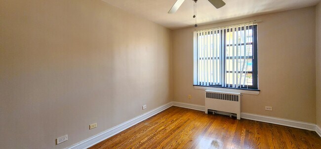 Foto del edificio - 7320 N Ridge Blvd