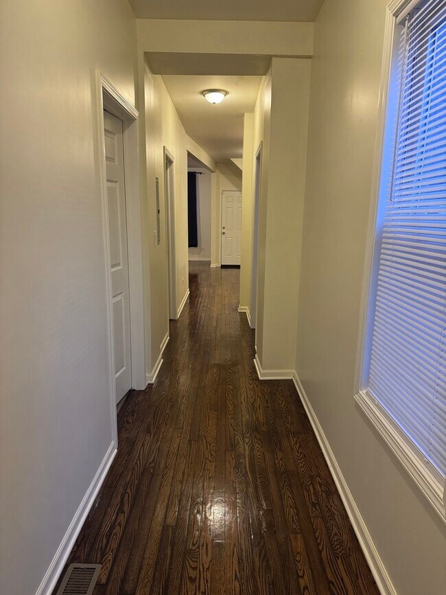 Foto del edificio - 1251 N Springfield Ave