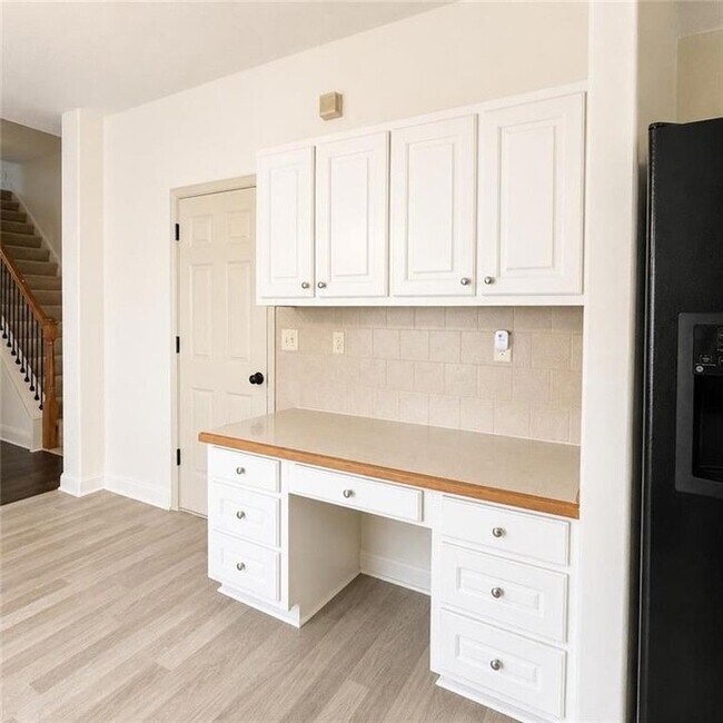 Building Photo - 1361 Yorkshire Dr