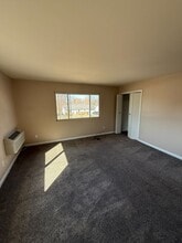 Building Photo - 240 Tedmark Ct