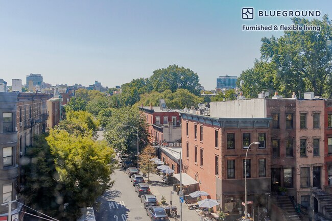 Foto del edificio - 325 Lafayette Ave