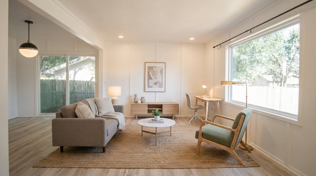 Building Photo - 3016 W Roxbury St