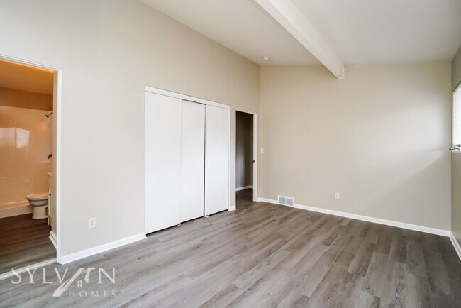 Building Photo - Move-in Ready 4 BR, 2.5 BA home