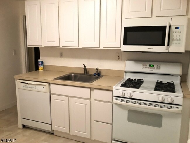 Foto del edificio - 445 Morris Ave