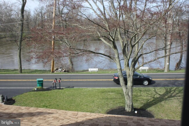 Foto del edificio - 815 River Rd