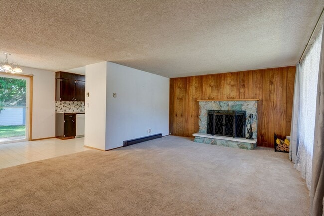Building Photo - Charming 3 Bedroom Home with Bonus Room, Fireplace & Private Yard in Oak Harbor