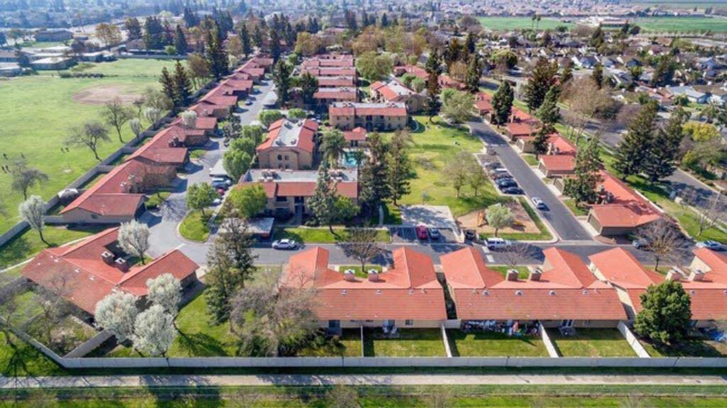 Oak View Apartments 4700 W Caldwell Ave Visalia, CA