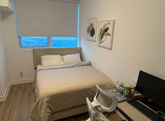 Photo du bâtiment - 5249 Dundas St W