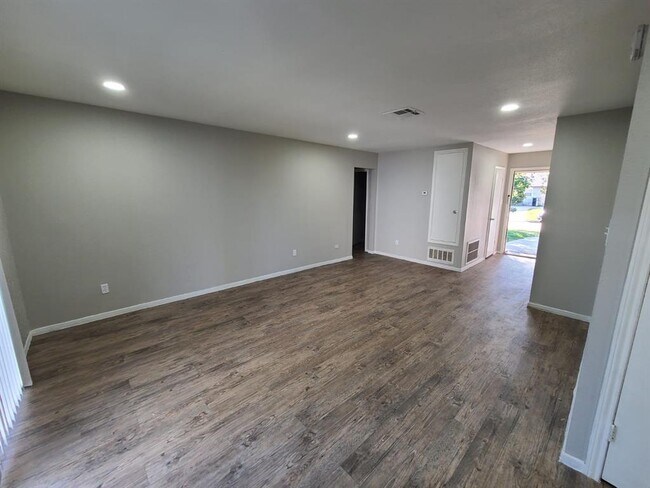 Building Photo - 3326 Ebbtide Dr