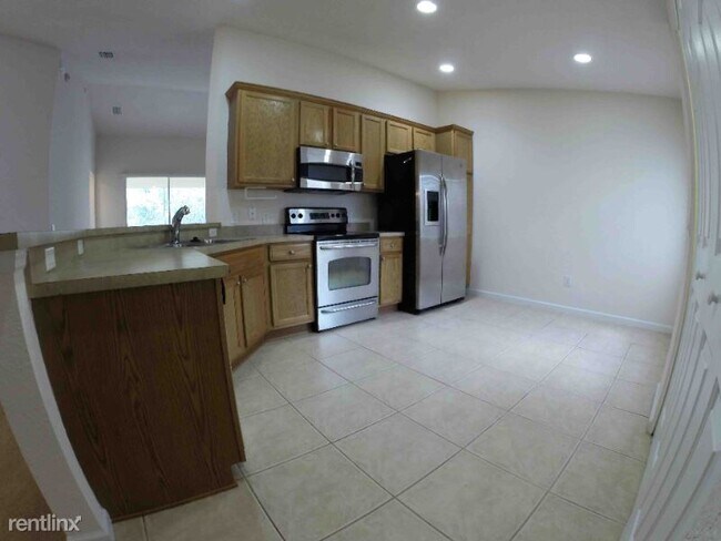 Building Photo - 4550 SW 52nd Cir