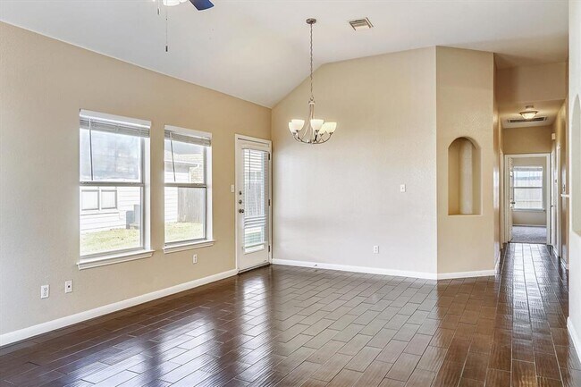 Foto del edificio - 2858 Southampton Way