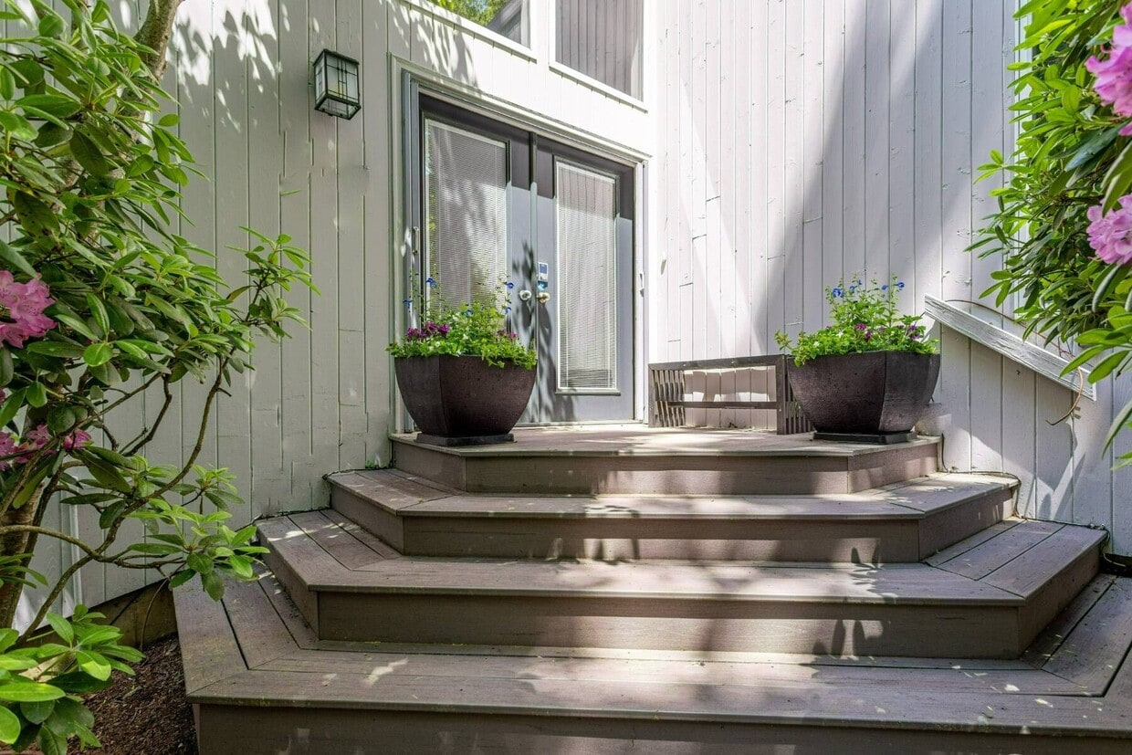 Photo - 118 Sycamore Dr (East Hampton, NY)