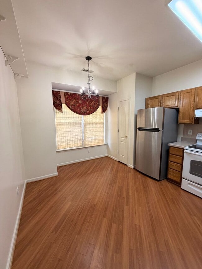 Foto del edificio - 606 Windbrook Cir