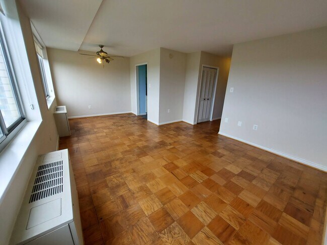 Foto del edificio - Lovely Studio Apt. in desirable location. ...