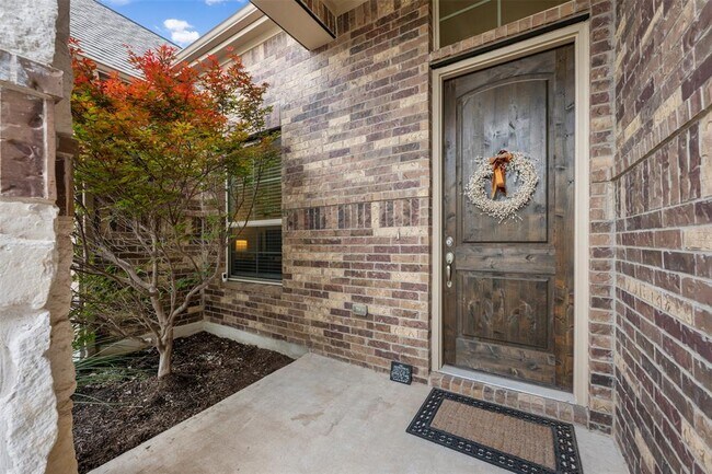 Building Photo - 725 Millcreek Ln