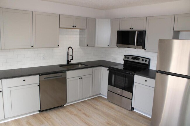 Foto del edificio - 9604 Wallace Ave