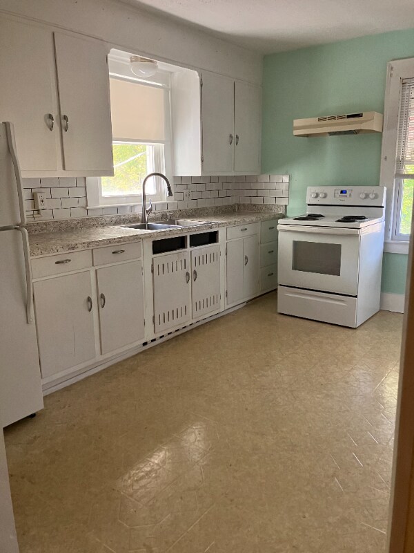 112 E Genesee St Unit 2W, Auburn, NY 13021 Room for Rent in Auburn