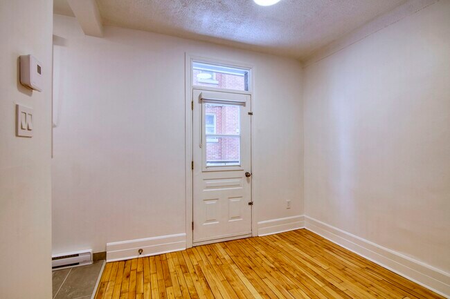 Building Photo - 6885-6891 Sherbrooke west