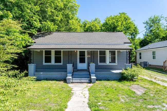 Building Photo - Recently Renovated Three bedroom Home!