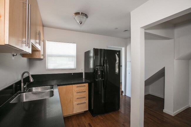 Foto del edificio - 627 N Niagara St