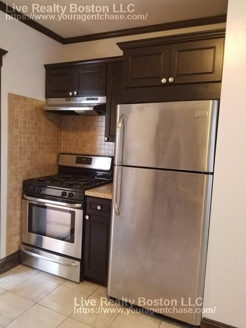 17 Upcrest Rd, Brighton, MA 02135 Room for Rent in Brighton, MA