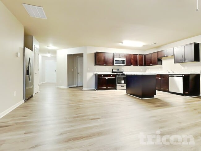 Building Photo - 20 Pine Ridge Rd