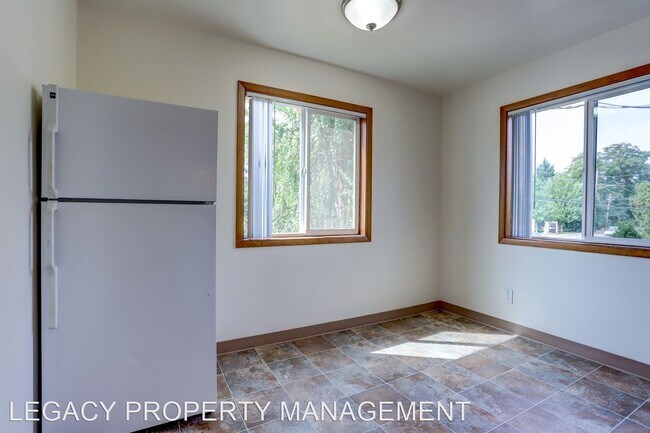 Building Photo - 11580 SW Hall Blvd