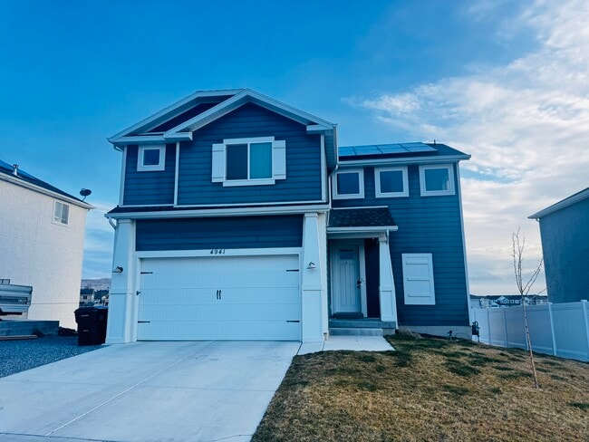 Building Photo - 4941 E Silver Ridge Rd