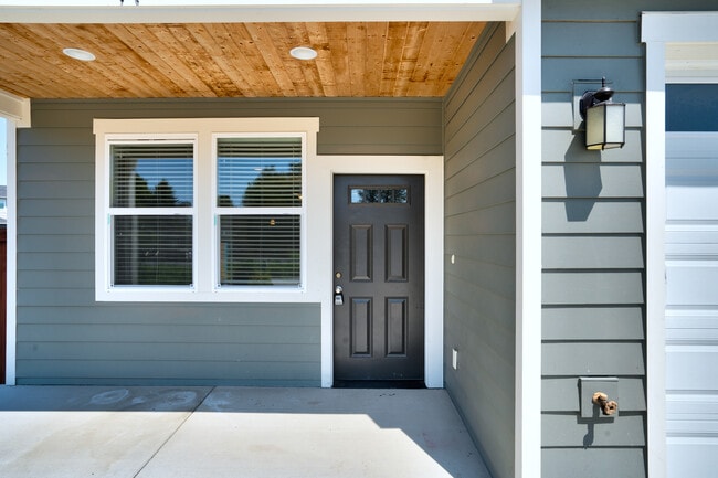 Building Photo - 604 F and S Grade Rd