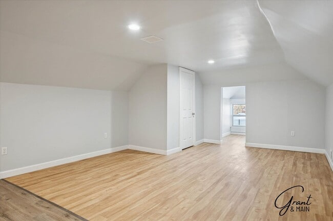 Building Photo - 1613 Virginia Park St