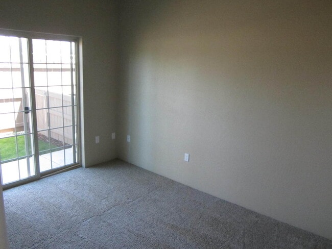 Building Photo - Charming 3 Story Town Home for Rent