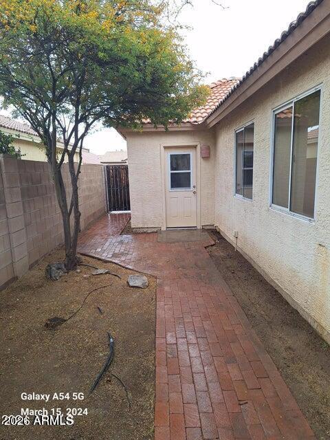 Building Photo - 415 W Aire Libre Ave