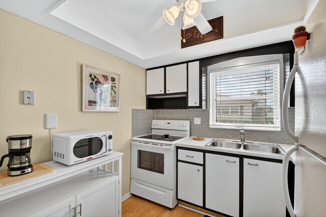 Foto del edificio - 2673 Barkley Dr E