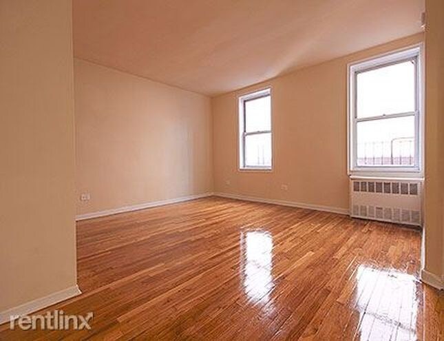Foto principal - 3625 Parsons Blvd
