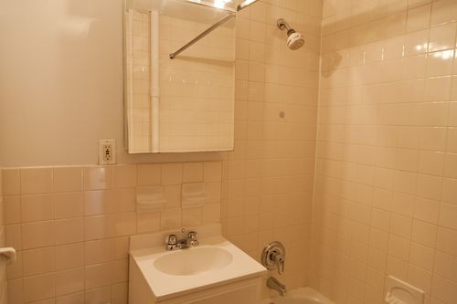 Building Photo - 333 E 93rd St