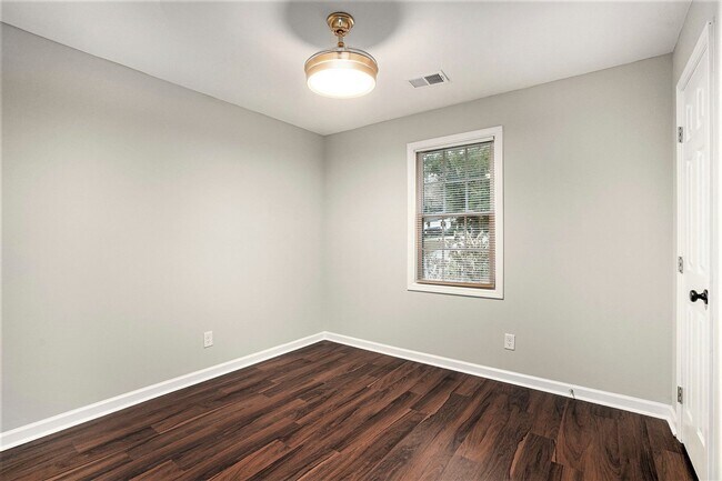 Foto del edificio - Affordable Co-Living in Atlanta's Upper Westside: 6-Bedroom Home